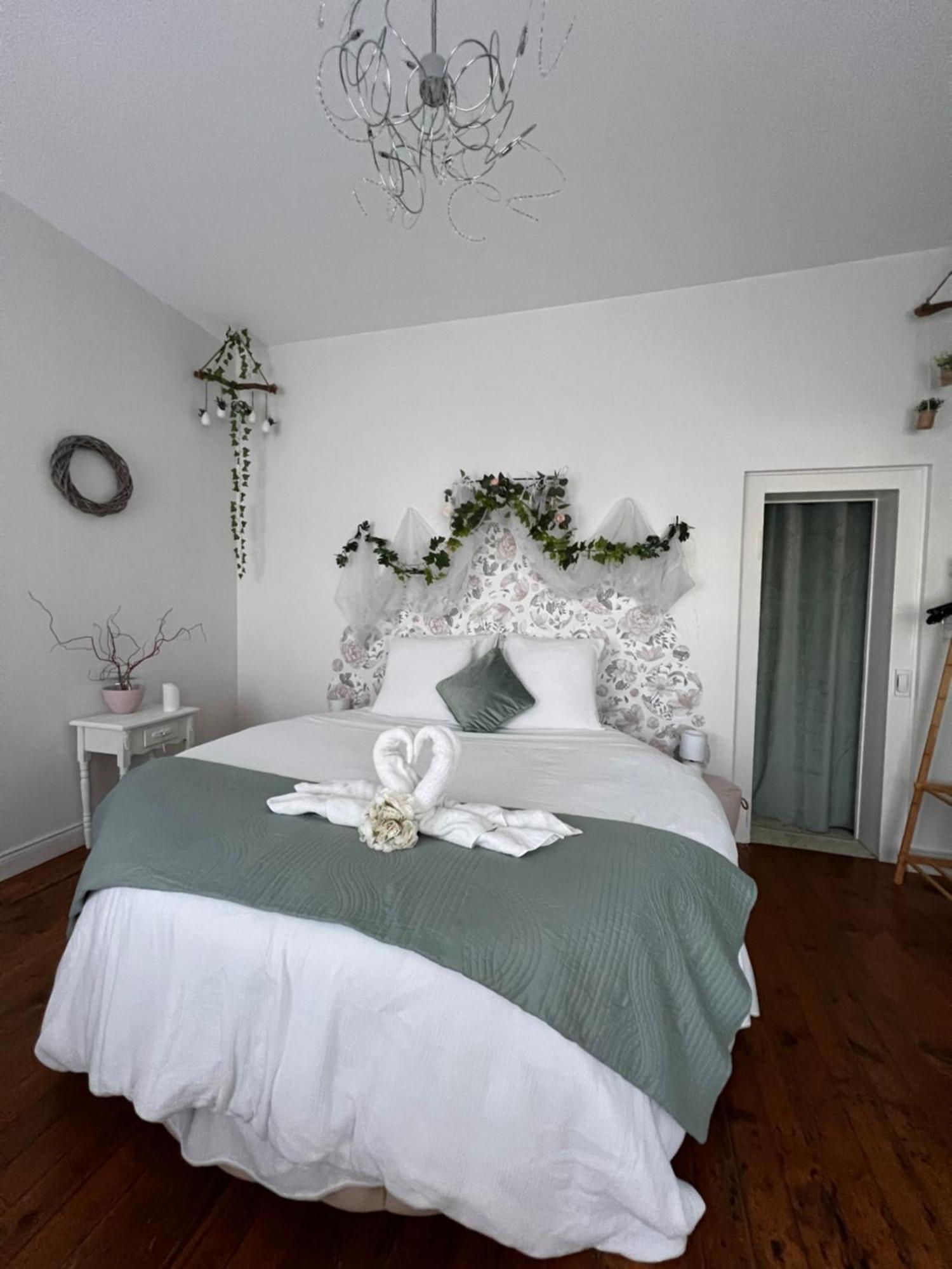 Bed and Breakfast Domaine Des Anges Avesnes-sur-Helpe Zewnętrze zdjęcie